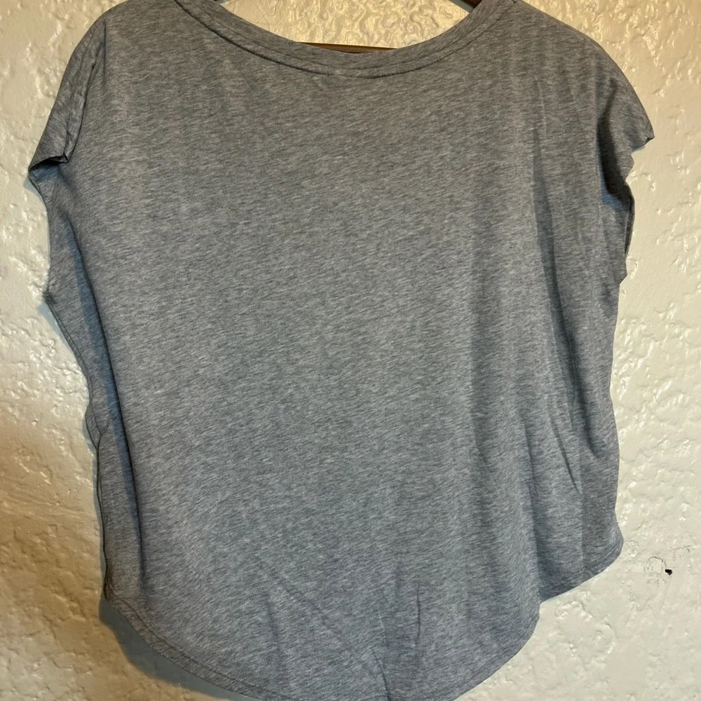 Nike women’s oversized loose fit cutoff sleeveless round hem shirt size‎ medium